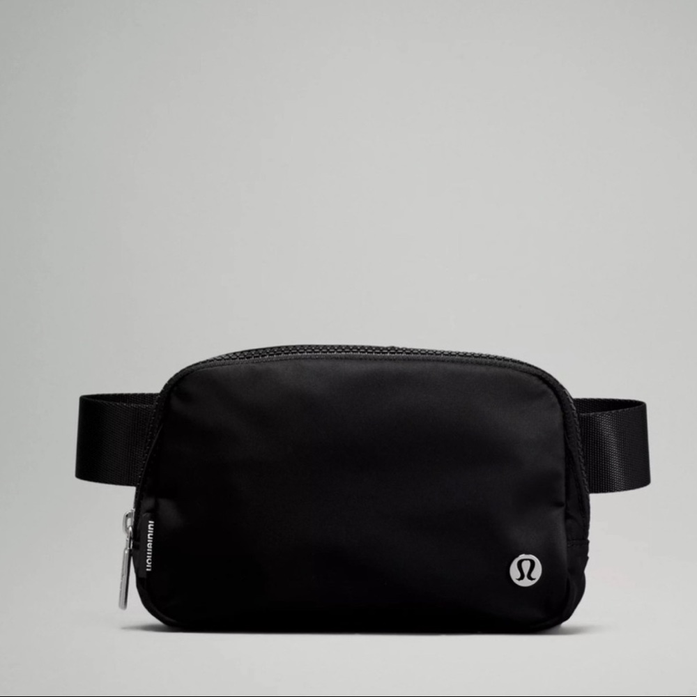 NWT Lululemon Everywhere Belt Bag Black